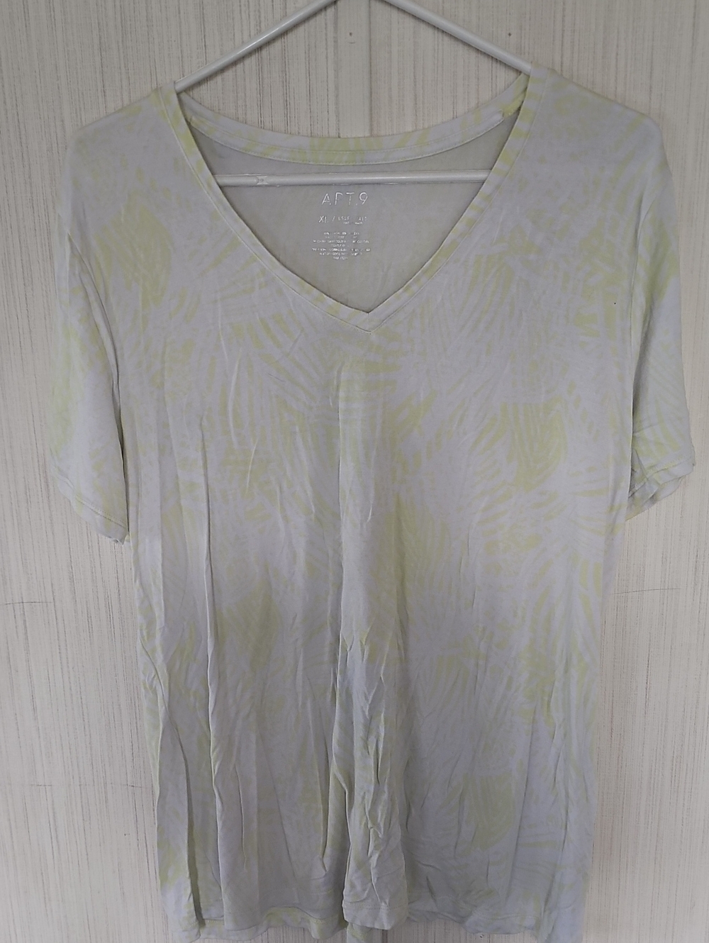 Apt. 9 Women's Light Green V-Neck Short Sleeve Top